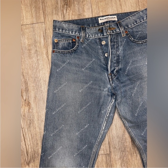 Balenciaga Logo Standard Bootcut Box Dad
Straight Leg Jeans Size 24 (US 4) - Picture 5 of 8